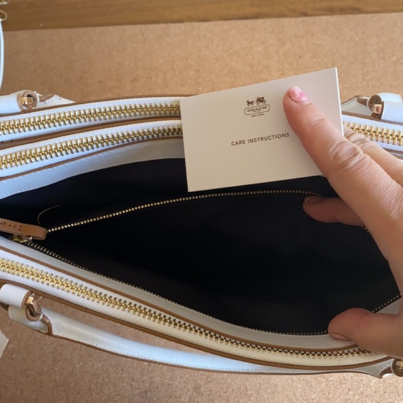 Rare white Coach top handle handbag - Picture 9 of 17